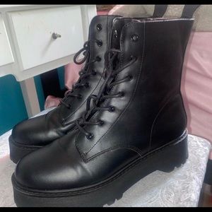 Black Moder Girl boots